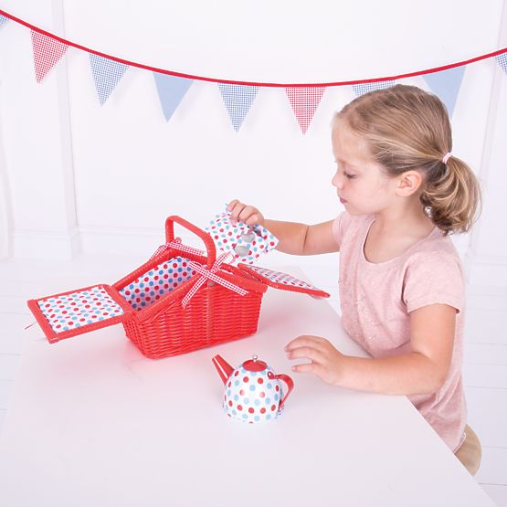 Bigjigs Toys Zestaw do herbaty w kropki w koszu piknikowym