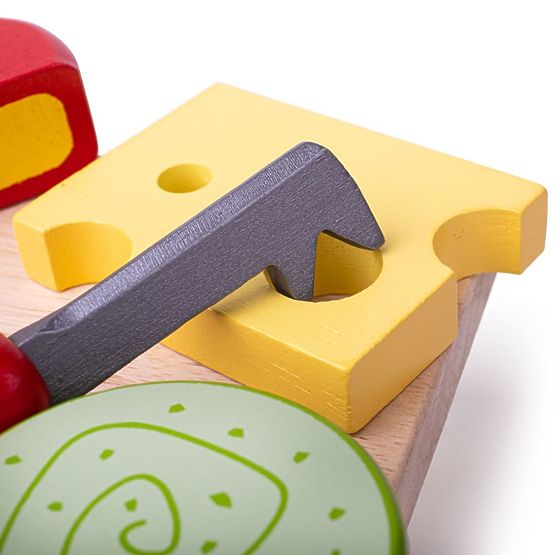 Bigjigs Toys Zestaw drewnianych serów spożywczych na talerzu