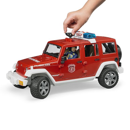 Bruder Czerwony wóz strażacki JEEP WRANGLER z figurką i akcesoriami