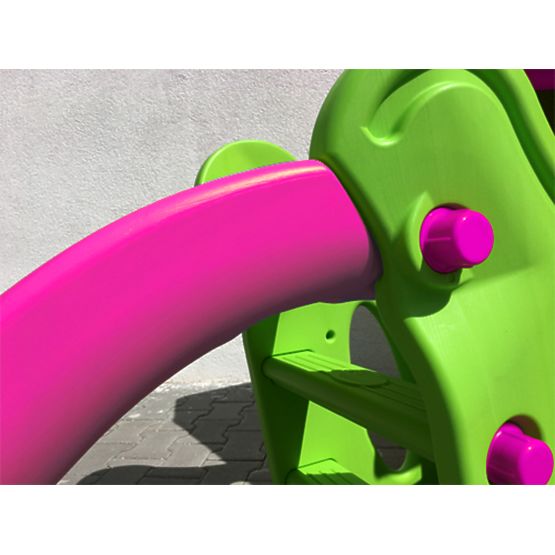 Domek ogrodowy dla dzieci ze zjeżdżalnią