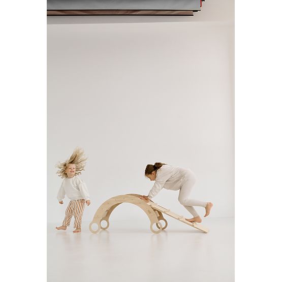 Drewniana huśtawka Montessori z zjeżdżalnią/ścianką wspinaczkową M - naturalna