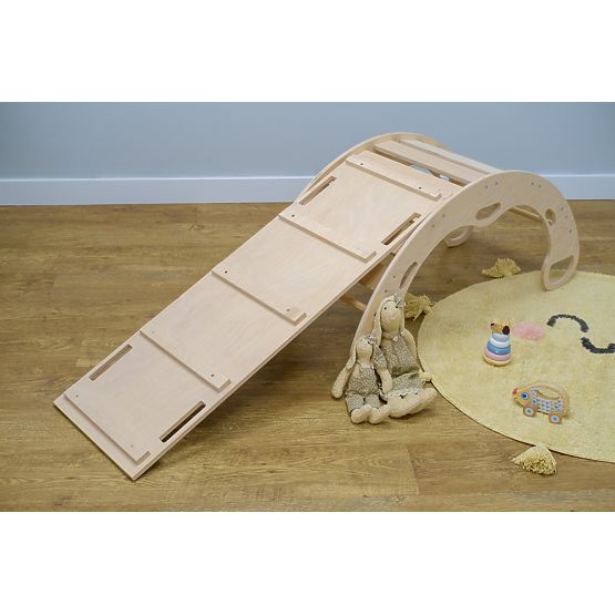 Drewniana zjeżdżalnia montessori - naturalna