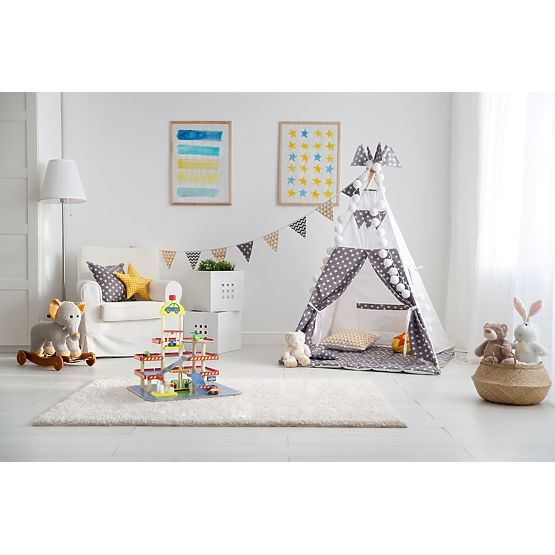 Drewniany garaż Tomi z windą, samochodzikami i helikopterem