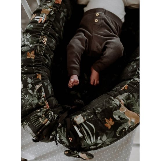 Dwustronne gniazdo Życie w lesie