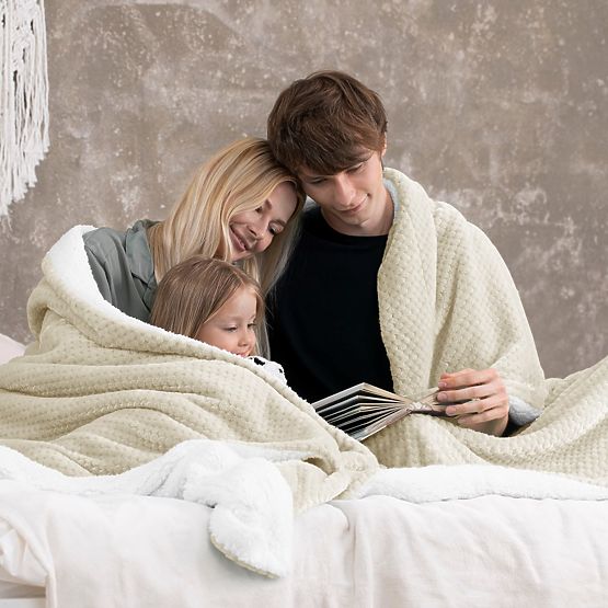 Koc SHLEEPY kolor beżowy tłoczony żakardowy klasyczny styl 130x180