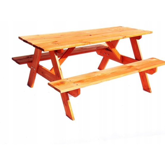Drewniany stół ogrodowy z ławkami
