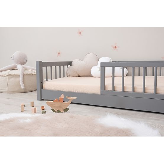 Dziecięce niskie łóżko Montessori Ourbaby - szare