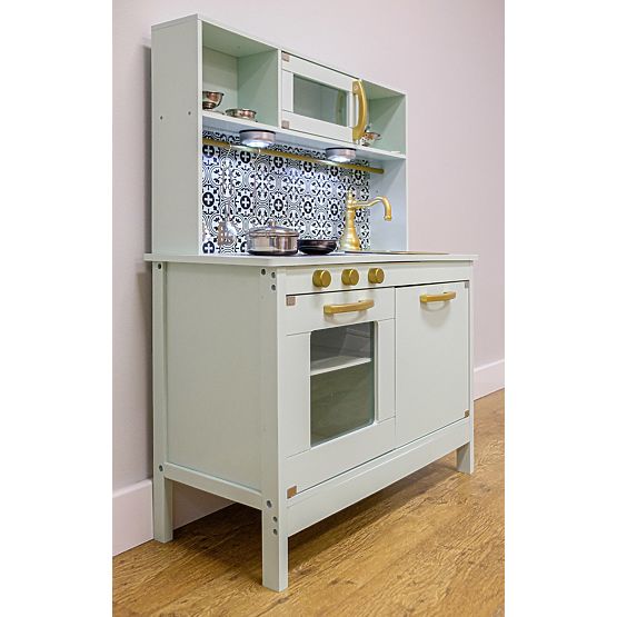 Nordic drewniana kuchnia z akcesoriami