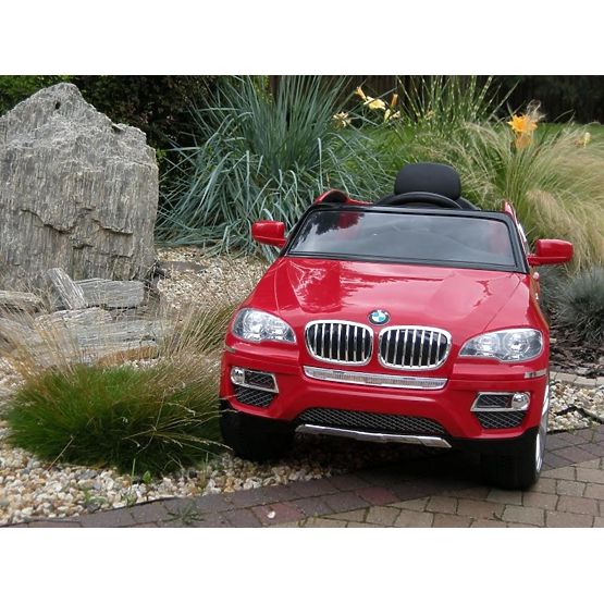 Pojazd elektryczny BMW X6, kolor czerwony