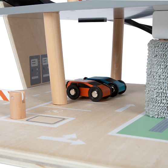 small foot Drewniany parking wyścigowy