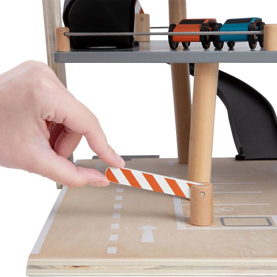 small foot Drewniany parking wyścigowy