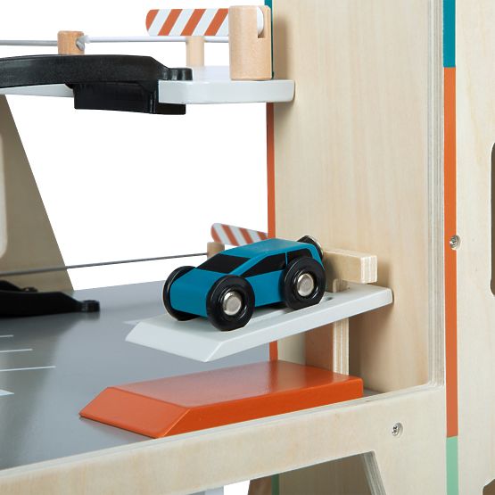 small foot Drewniany parking wyścigowy