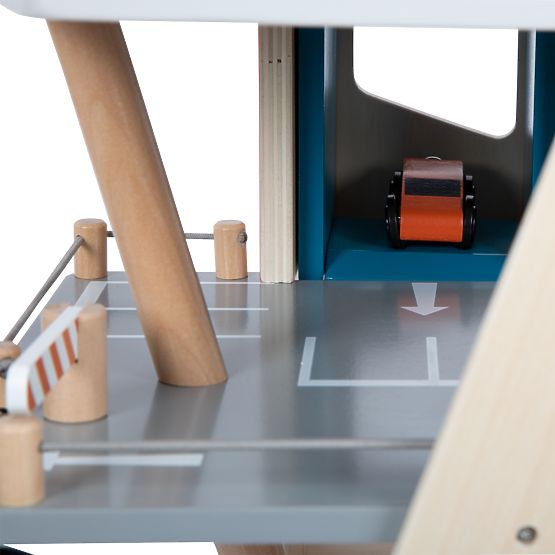 small foot Drewniany parking wyścigowy