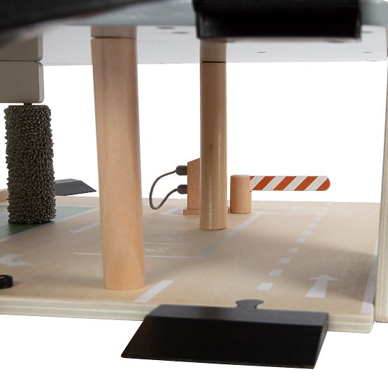 small foot Drewniany parking wyścigowy