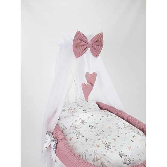 Wiklinowe łóżeczko z wyposażeniem dla niemowląt - Cyrk