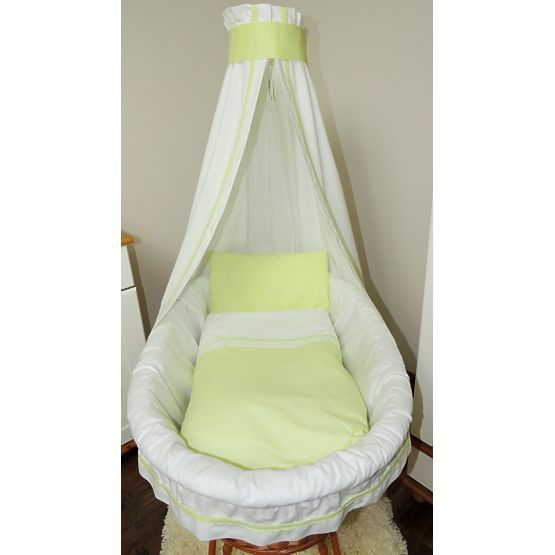 Wiklinowy kosz dla niemowląt z zieloną pościelą