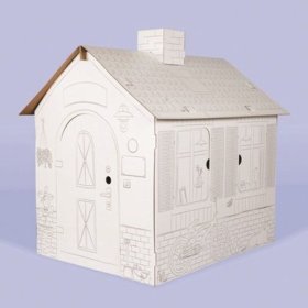 Dom dziecięcy z kartonu z kominem