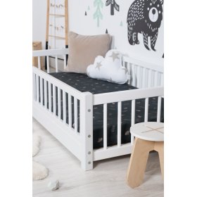 Niskie łóżeczko dziecięce Montessori Ourbaby - białe