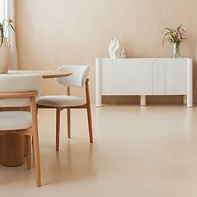 Trzydrzwiowa komoda Lunaria z frezowanym frontem, biała, lectus